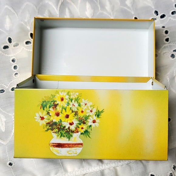 VTG Recipe Tin + Recipes Ohio Art USA Yellow Daisy Flower Bake Kitchen Storage - Picture 11 of 16
